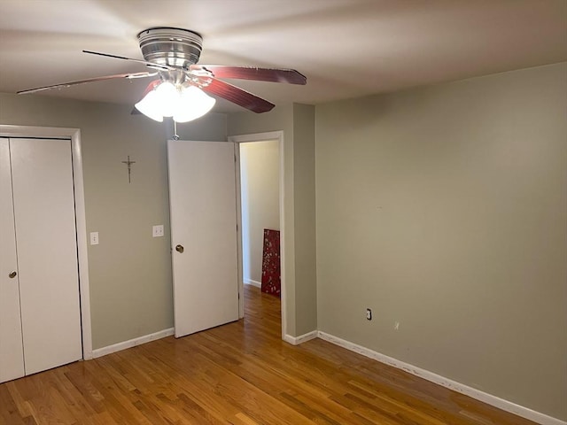 unfurnished bedroom with light hardwood / wood-style flooring, a closet, and ceiling fan