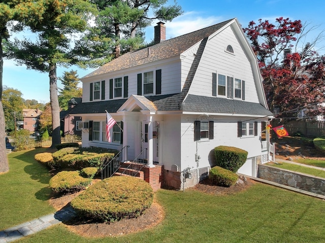 view of front of home with a front lawn