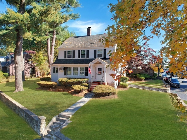 colonial house featuring a front lawn