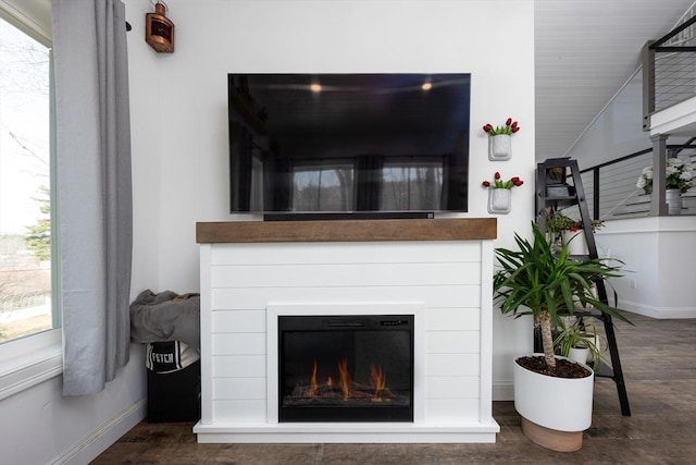 20 Bailey Shr, Hampstead, NH 03841 - detailed view of wood finished floors, a glass covered fireplace, baseboards, and a fire extinguisher
