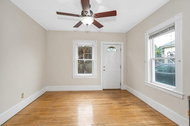 entryway with light wood-style floors, baseboards, and ceiling fan