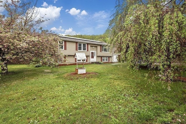 split foyer home featuring a front lawn