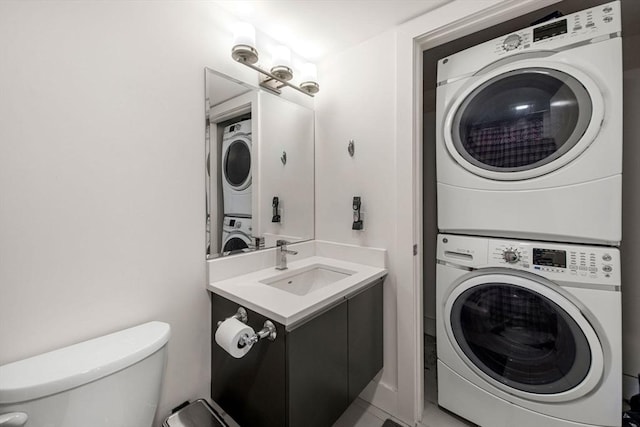 washroom with sink and stacked washer and clothes dryer