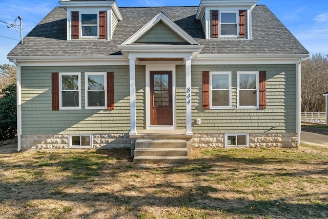 view of front facade with a front yard