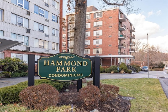 view of community / neighborhood sign