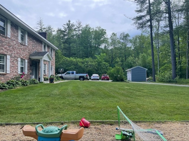 view of yard with a storage shed