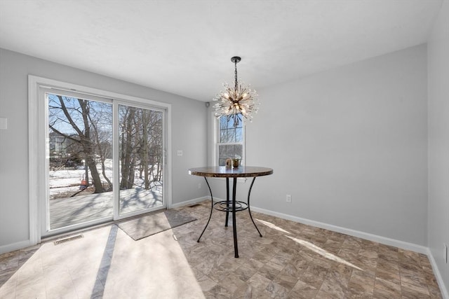 dining space featuring an inviting chandelier, plenty of natural light, visible vents, and baseboards