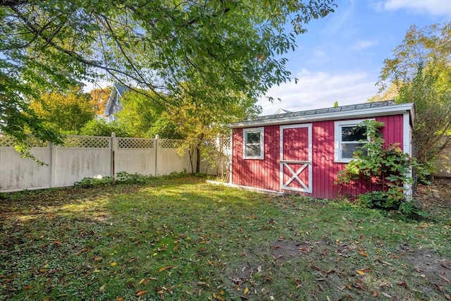 view of outdoor structure featuring a yard