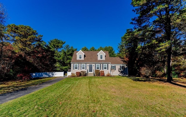 view of front of house featuring a front yard