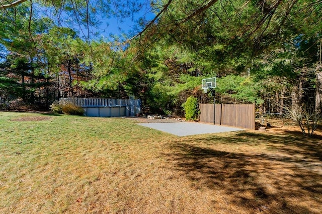 view of yard featuring a covered pool and fence