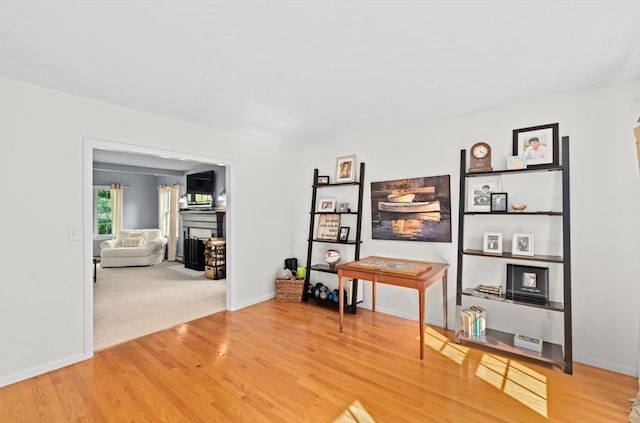 7 Paddock Way, Marshfield, MA 02050 - living area featuring light wood-style floors and baseboards