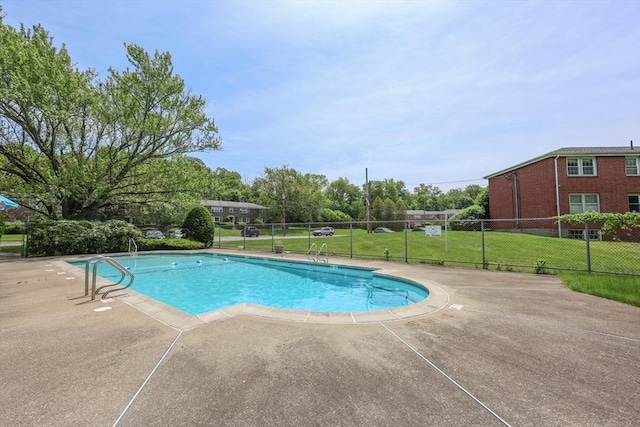 3 Myles Standish Dr Unit 8, Haverhill, MA 01835 - community pool with a patio