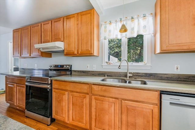 kitchen with sink, dishwasher, stainless steel range with electric stovetop, hanging light fixtures, and light hardwood / wood-style flooring