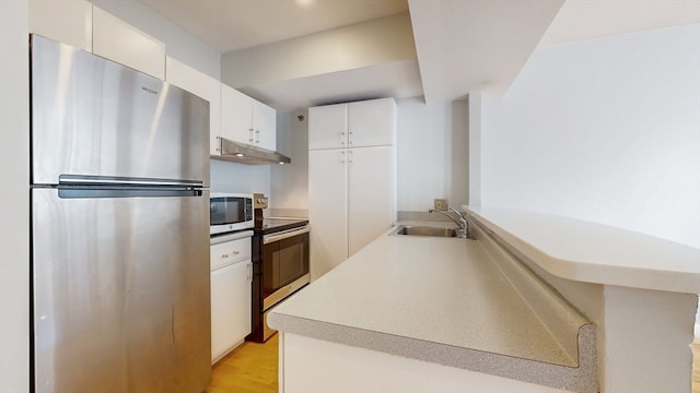 kitchen with stainless steel appliances, light wood-type flooring, white cabinetry, sink, and kitchen peninsula