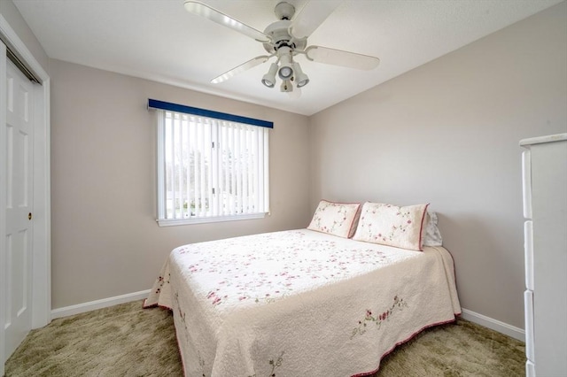bedroom featuring carpet floors, a ceiling fan, baseboards, and a closet