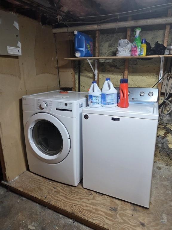 26 Kendig, Worcester, MA 01610 - laundry room with washing machine and dryer