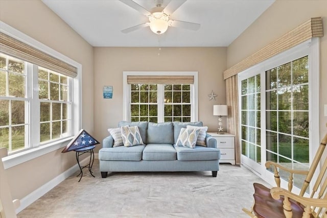 sunroom with ceiling fan