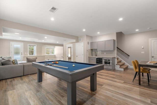 playroom with light wood-type flooring, visible vents, and recessed lighting