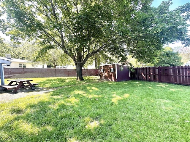 333 Clark Rd, Lowell, MA 01852 - view of yard