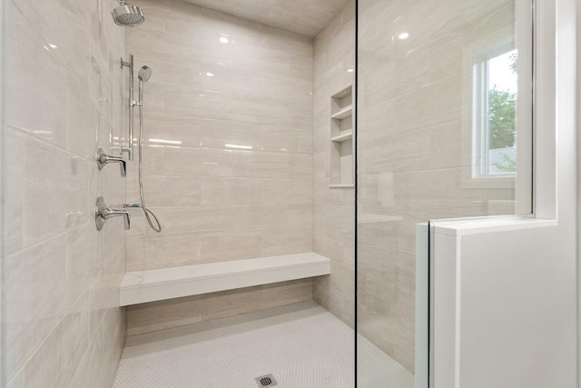 bathroom featuring a tile shower