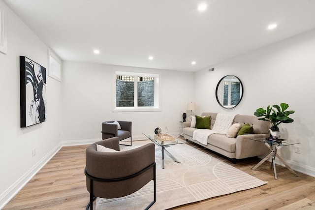 living area featuring visible vents, recessed lighting, baseboards, and light wood-style floors