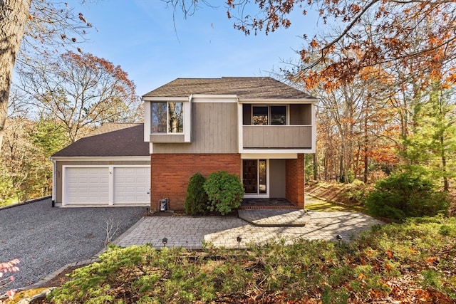 view of front facade featuring a garage