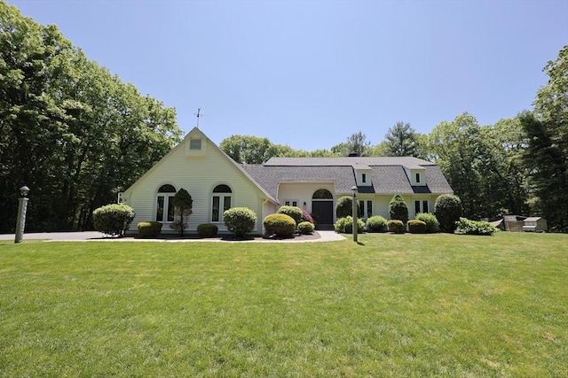 8 Mercer Ln, Franklin, MA 02038 - view of front of property with a front yard