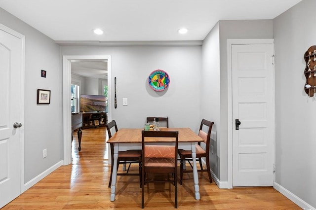 dining room with recessed lighting, light wood-style flooring, and baseboards