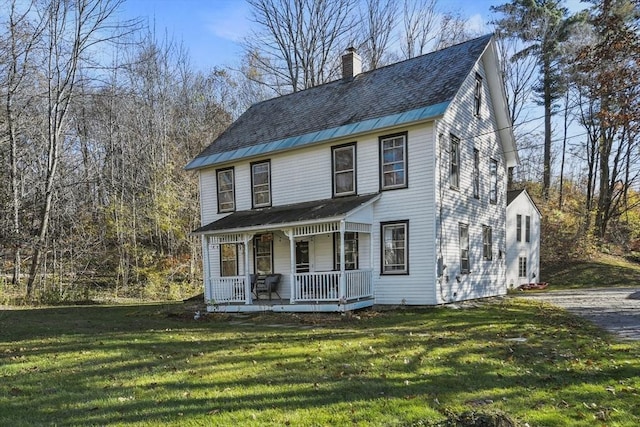 view of front of property with covered porch and a front lawn