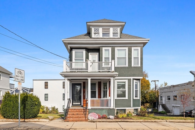 view of front of home featuring a balcony