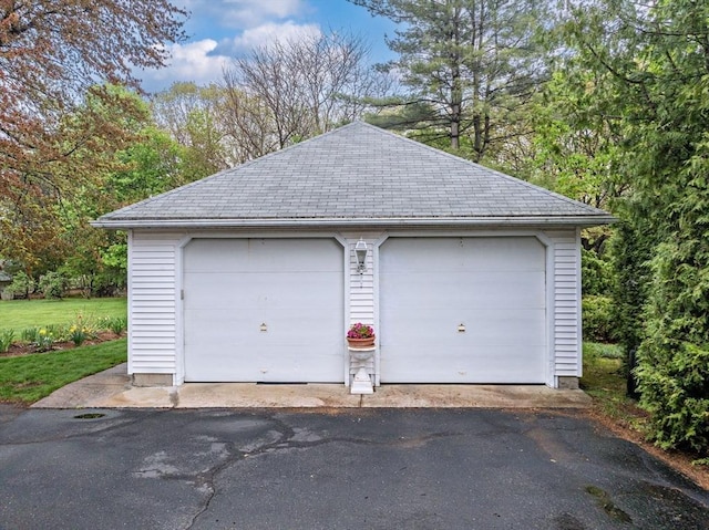 view of detached garage