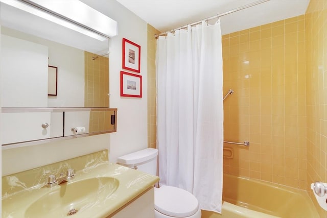 51 Melrose St Unit 5A, Melrose, MA 02176 - full bath featuring vanity and shower / tub combo with curtain