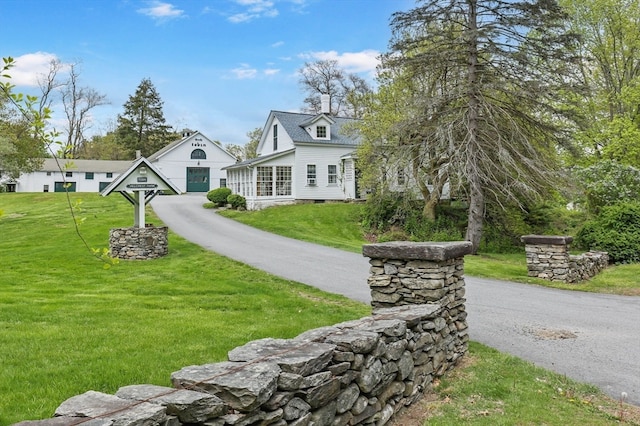 view of front of home featuring a front lawn