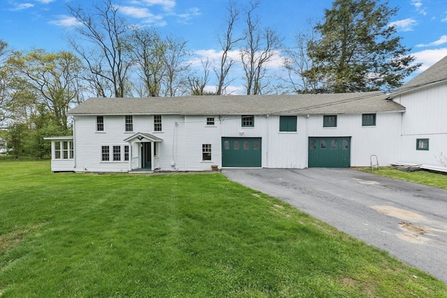 view of front facade featuring a garage and a front lawn