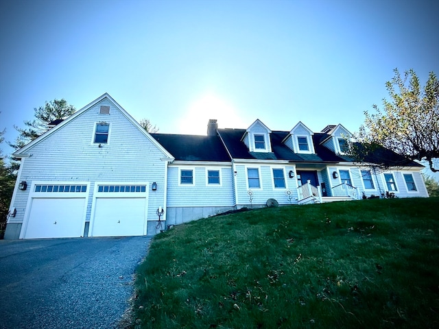 view of front of property featuring a front yard and a garage