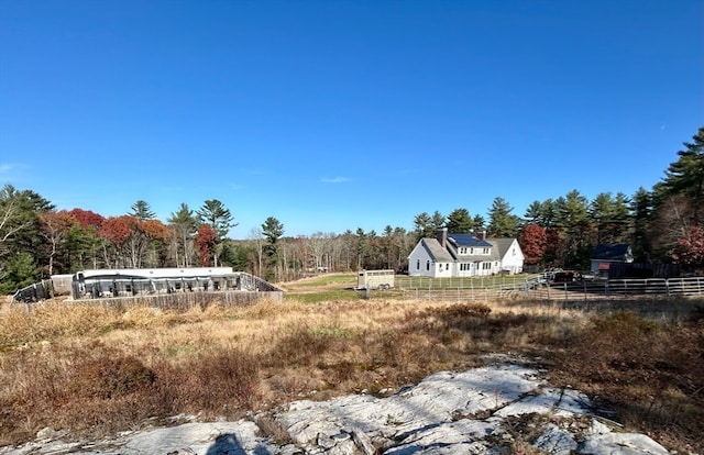 view of yard featuring a rural view