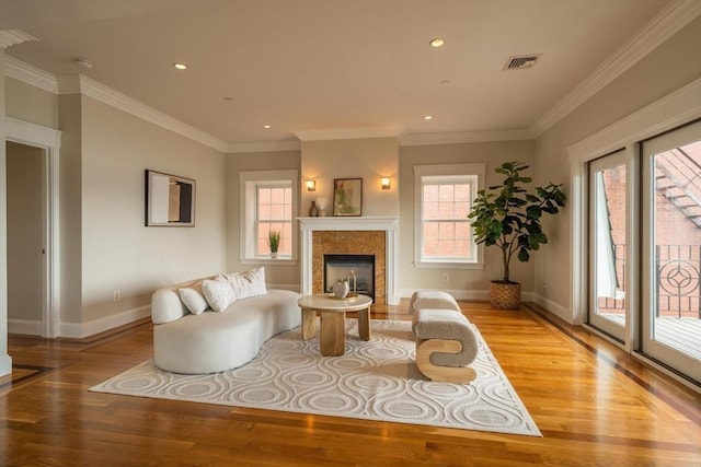 living area with visible vents, plenty of natural light, and light wood-style flooring