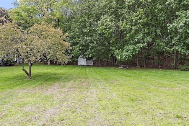 34 Staffordshire Ln Unit 34, Concord, MA 01742 - view of grassy yard