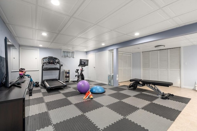 workout room featuring recessed lighting and baseboards
