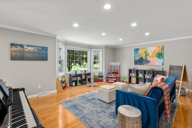 living area with crown molding, recessed lighting, wood finished floors, and baseboards
