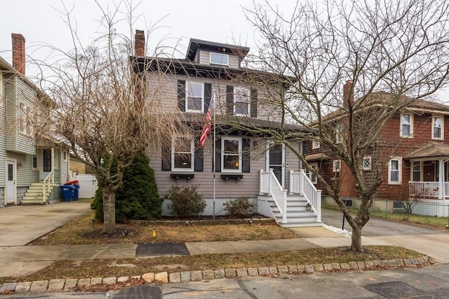 view of italianate home