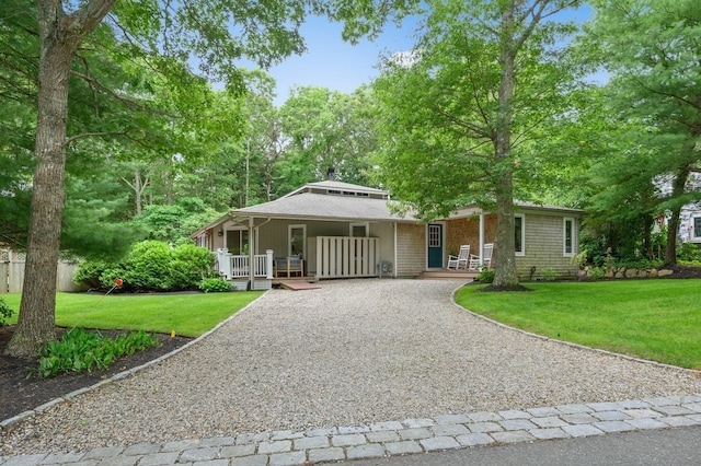 view of front of home featuring a porch and a front lawn