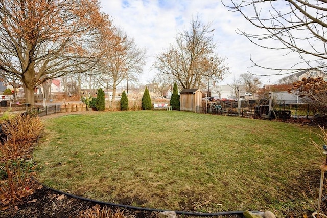 view of yard with a shed