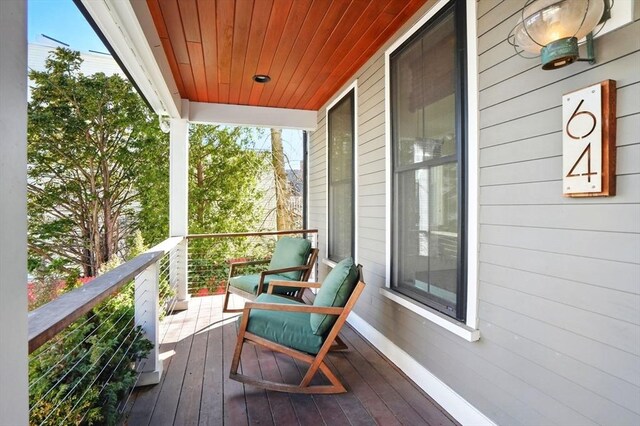 balcony featuring covered porch