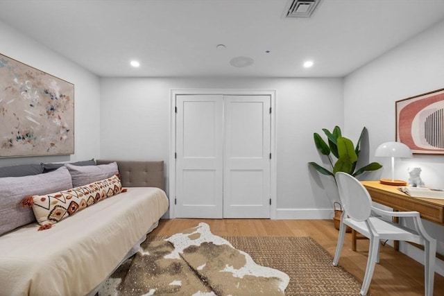 bedroom featuring recessed lighting, baseboards, visible vents, and light wood finished floors