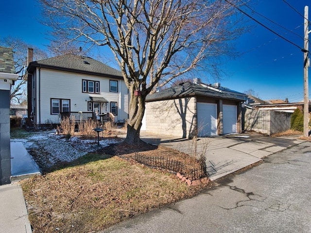 view of front of property featuring a garage