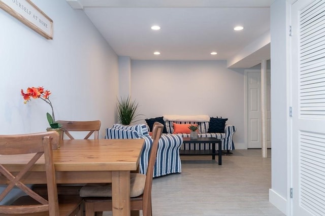 dining room featuring light wood-style floors, baseboards, and recessed lighting