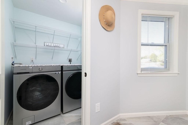 laundry area with laundry area, baseboards, and independent washer and dryer