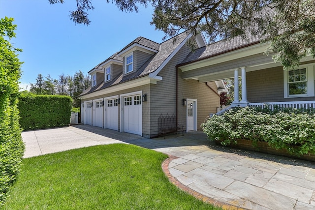 view of front of house featuring a front yard and a garage