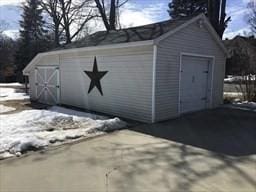 view of shed with driveway